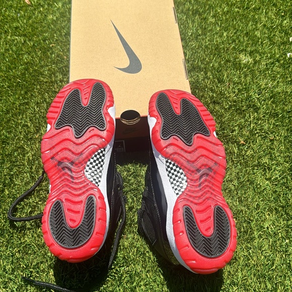 Air Jordan 11 Retro (GS) - Picture 3 of 7